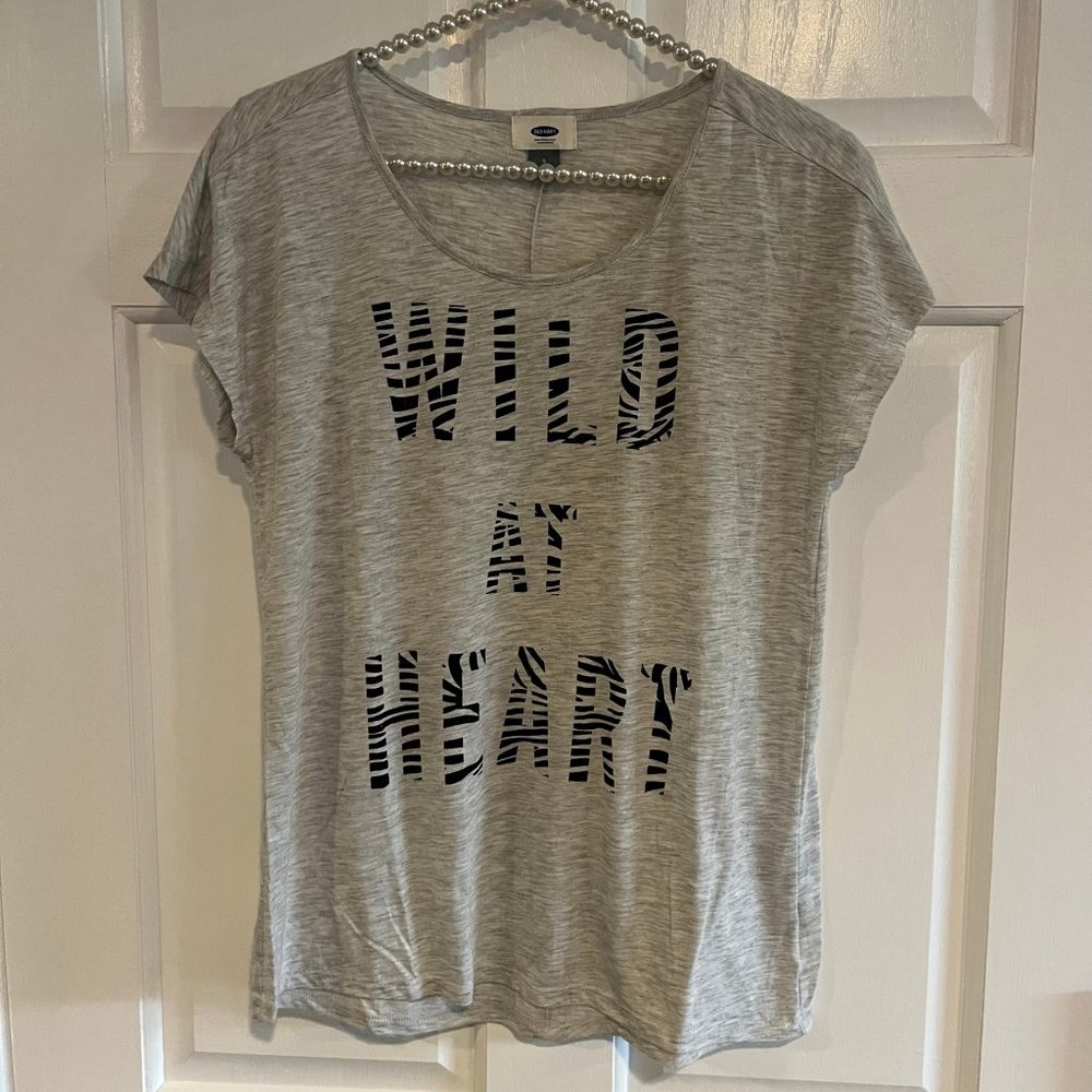 Old Navy Ladies Scoop Neck "Wild at Heart" Short Sleeve Graphic Tee Size S